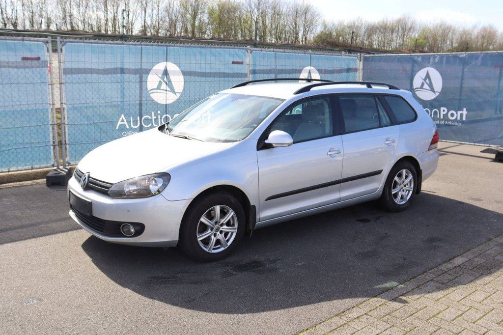 Passenger car Volkswagen Golf Petrol 105hp 2012 (Margin)