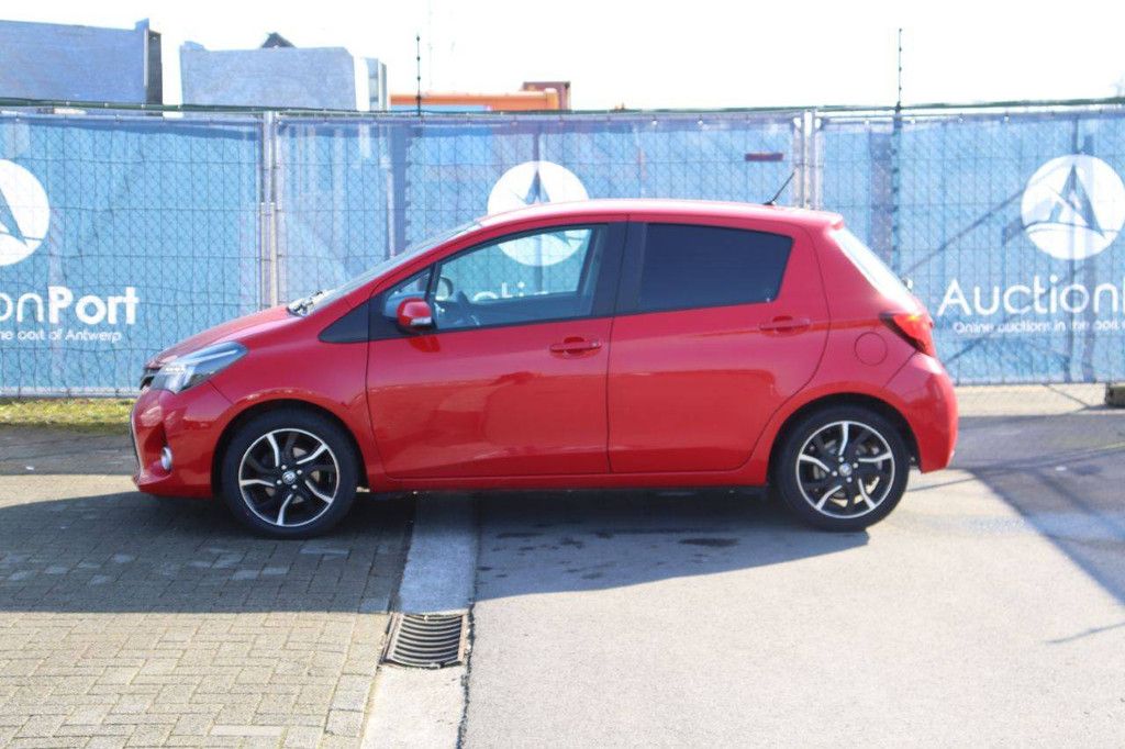 Passenger car Toyota Yaris Petrol 99hp 2016 (Margin)