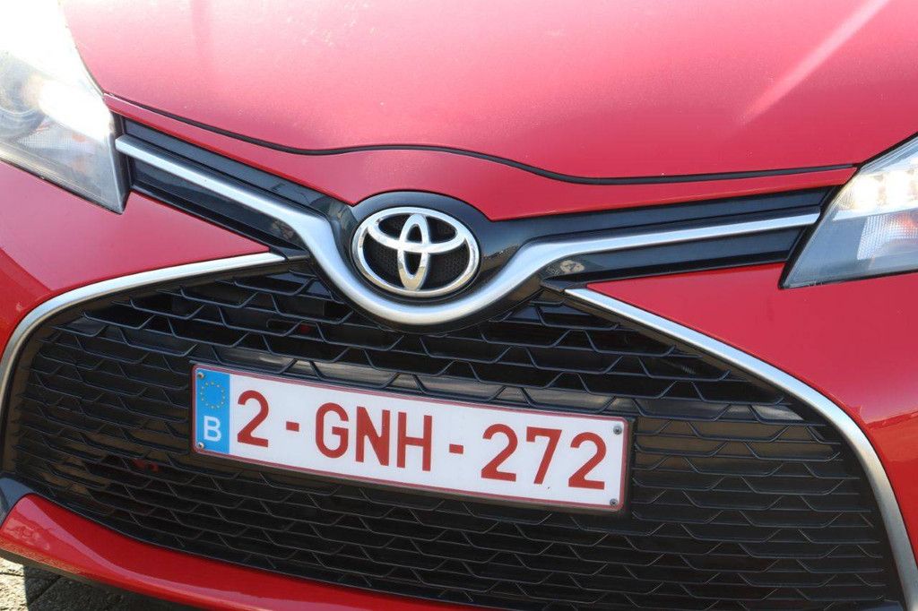 Passenger car Toyota Yaris Petrol 99hp 2016 (Margin)
