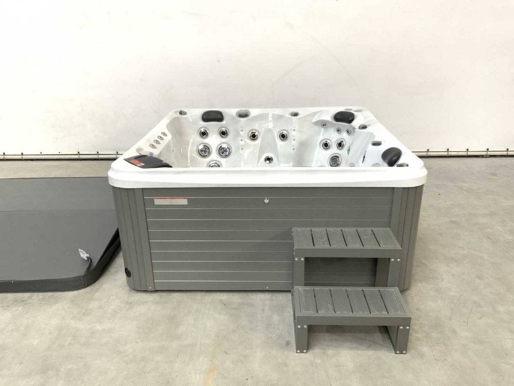 Jacuzzi London met Nordic Insulation 5 Personen Nieuw