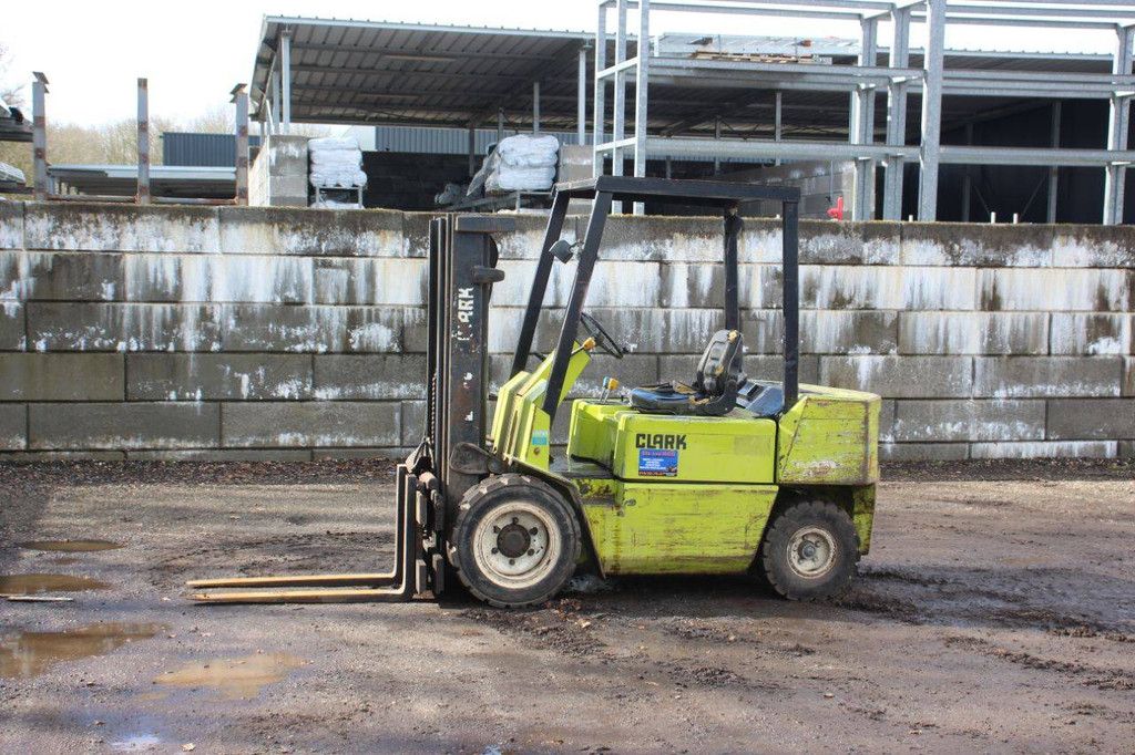 Forklift Clark DPM30N Diesel 2410kg 1989