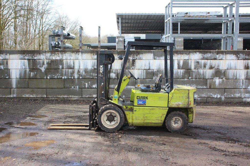 Forklift Clark DPM30N Diesel 2410kg 1989