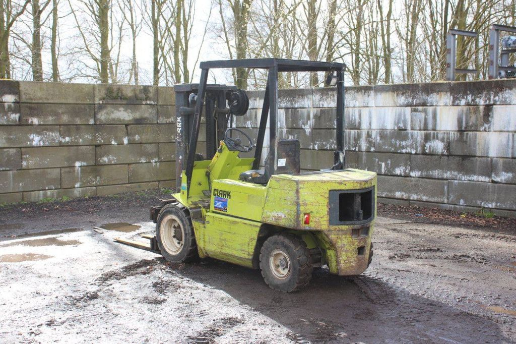 Forklift Clark DPM30N Diesel 2410kg 1989