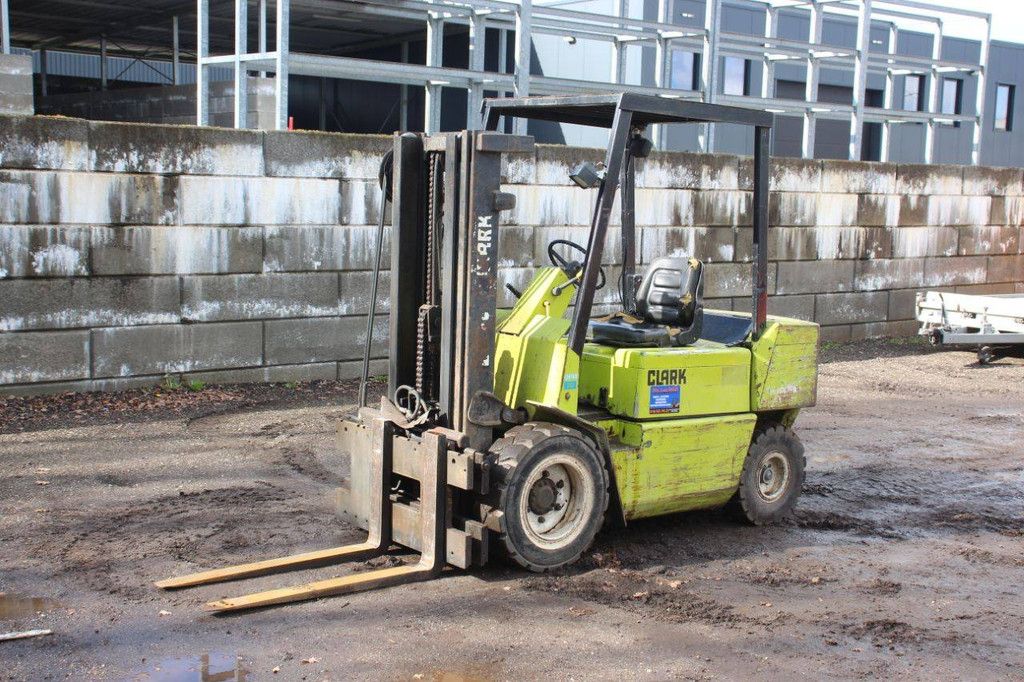 Forklift Clark DPM30N Diesel 2410kg 1989