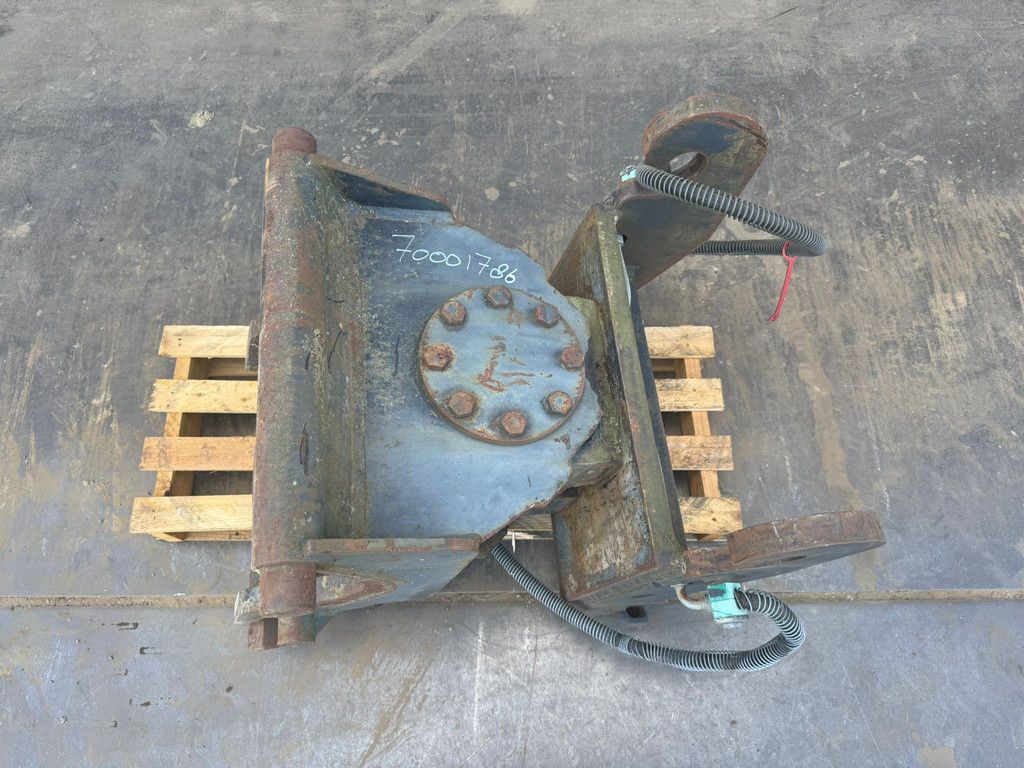 Tilting Quick Coupler CW30