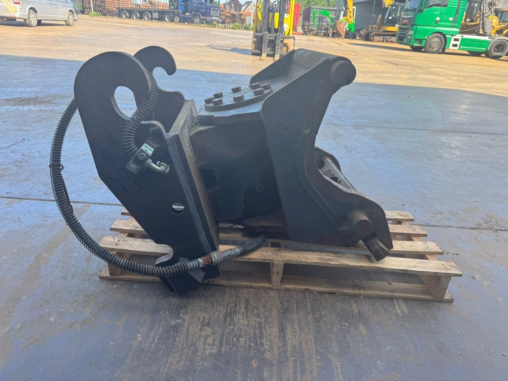 Tilting Quick Coupler CW30