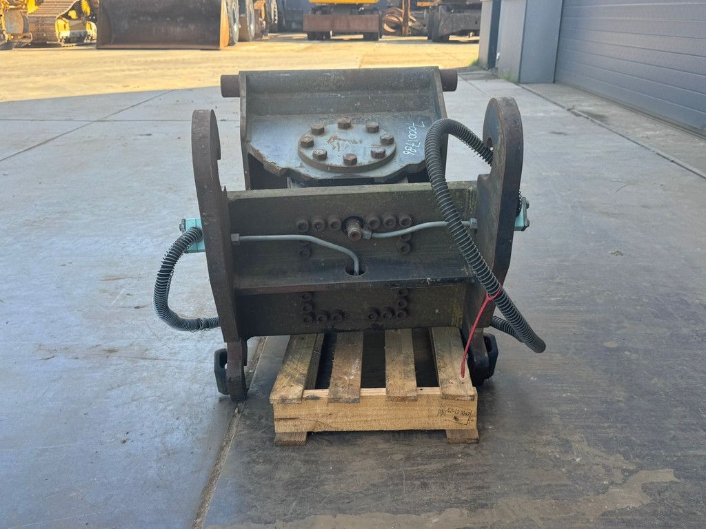 Tilting Quick Coupler CW30