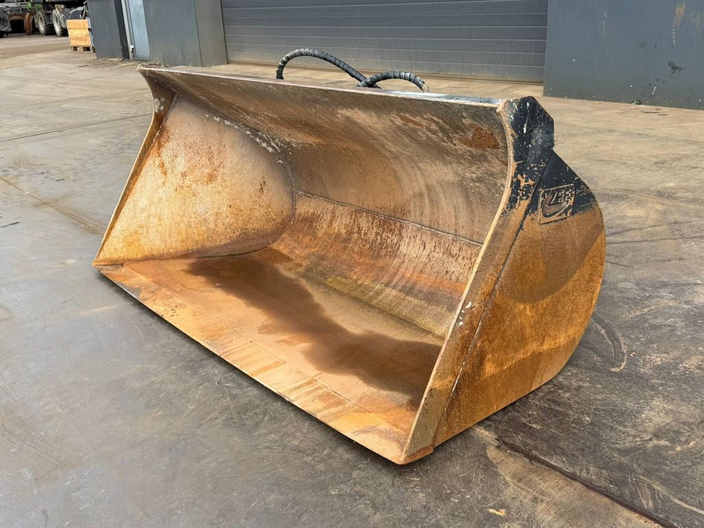 ZFE Side-Tilting bucket