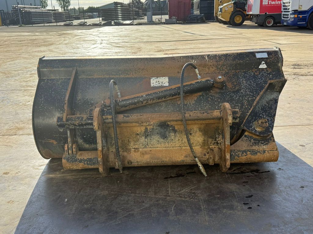 ZFE Side-Tilting bucket for CAT 908 SW