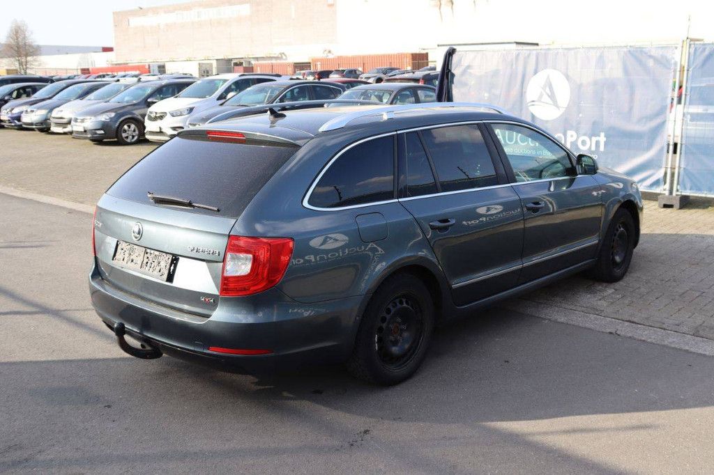 Pkw Skoda Superb Benzin 160 PS 2015 (Margin)