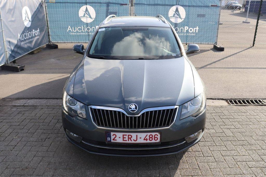 Pkw Skoda Superb Benzin 160 PS 2015 (Margin)