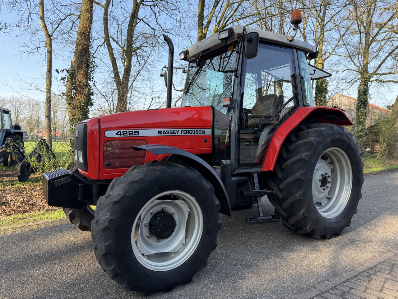 Massey Ferguson 4225