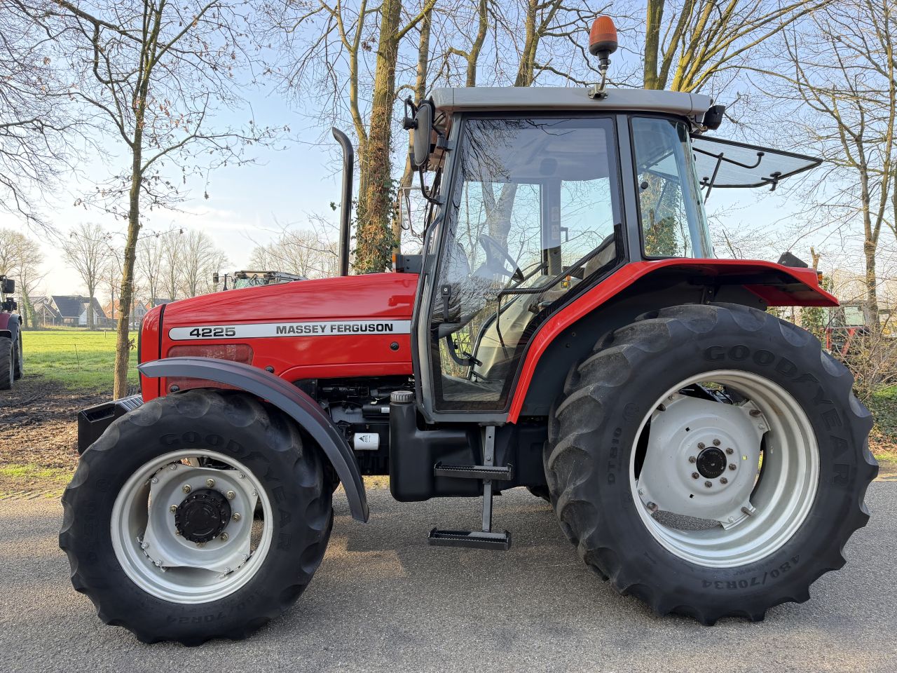 Massey Ferguson 4225