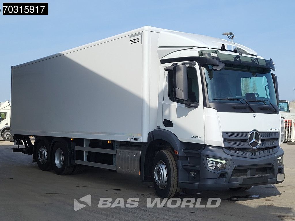 Mercedes Actros 2532 6X2 2000kg Ladebordwand Lift + Steering Axle Automatic Navi ACC Euro 6
