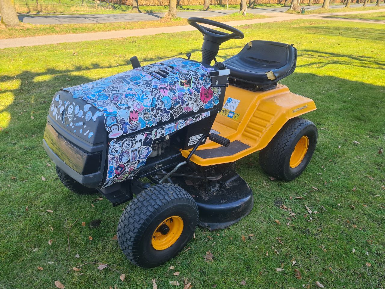 Yard zitmaaier zijlosser hydrostaat.