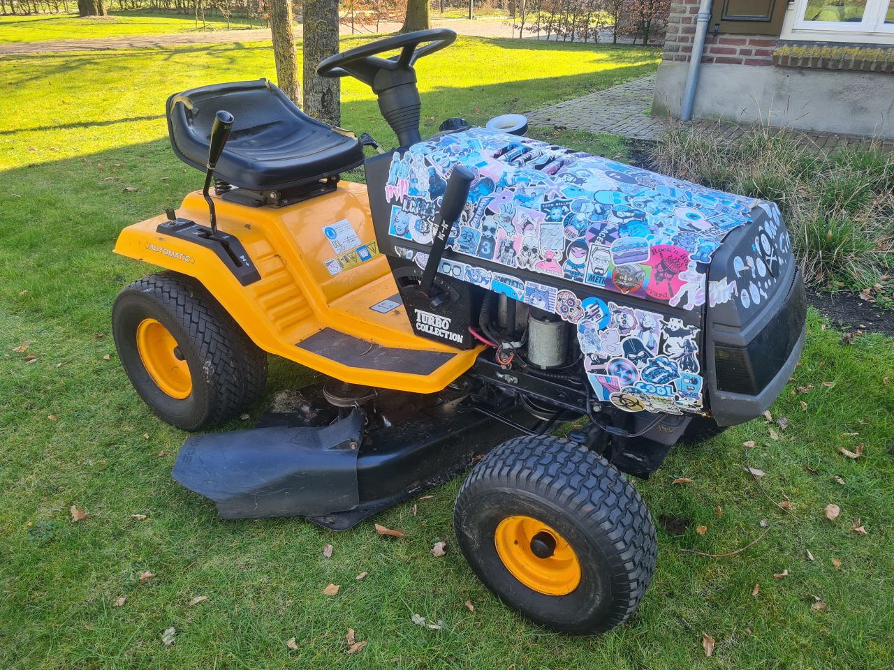 Yard zitmaaier zijlosser hydrostaat.