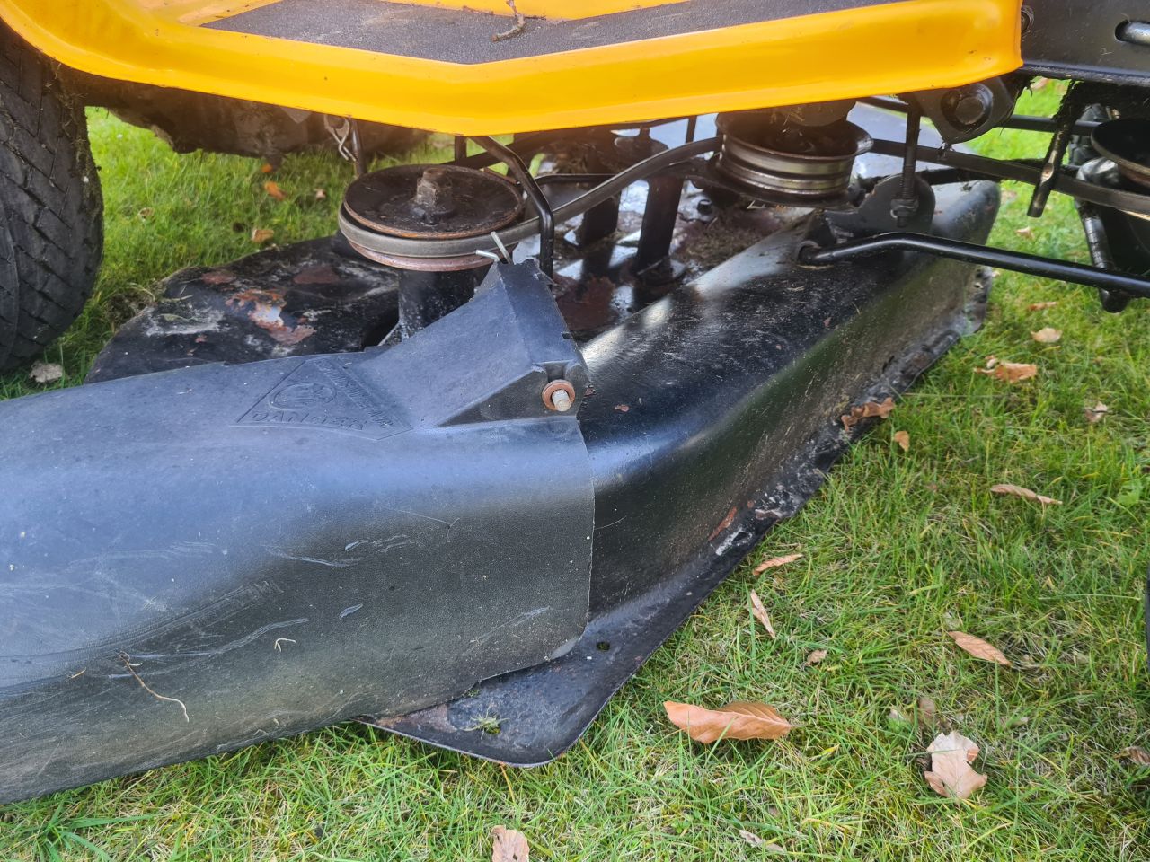 Yard zitmaaier zijlosser hydrostaat.