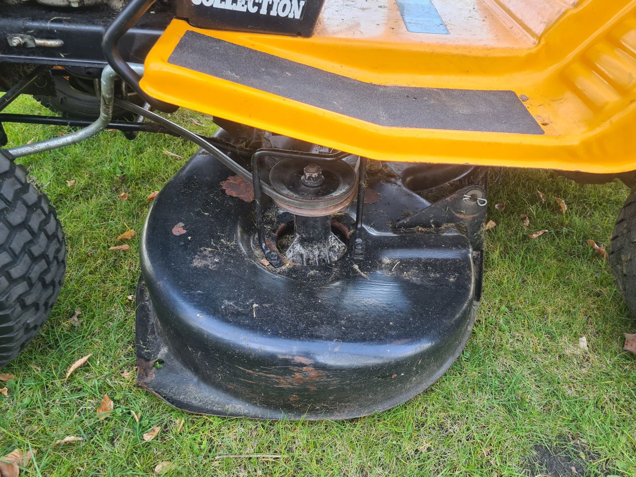 Yard zitmaaier zijlosser hydrostaat.