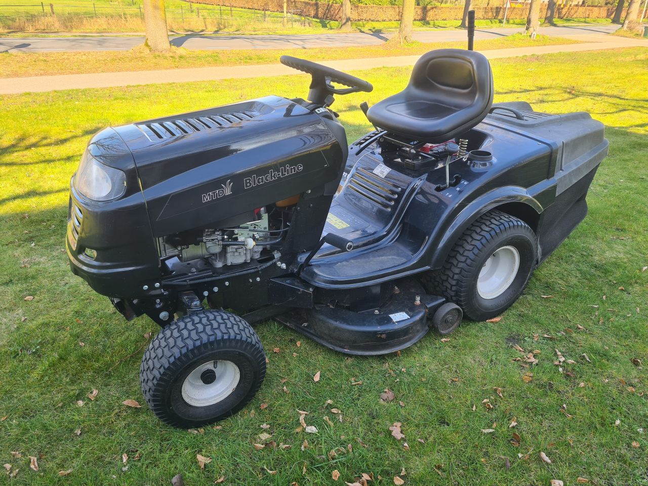 MTD zitmaaier met opvangbak.