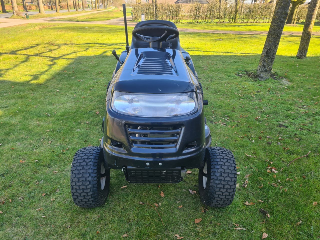 MTD zitmaaier met opvangbak.