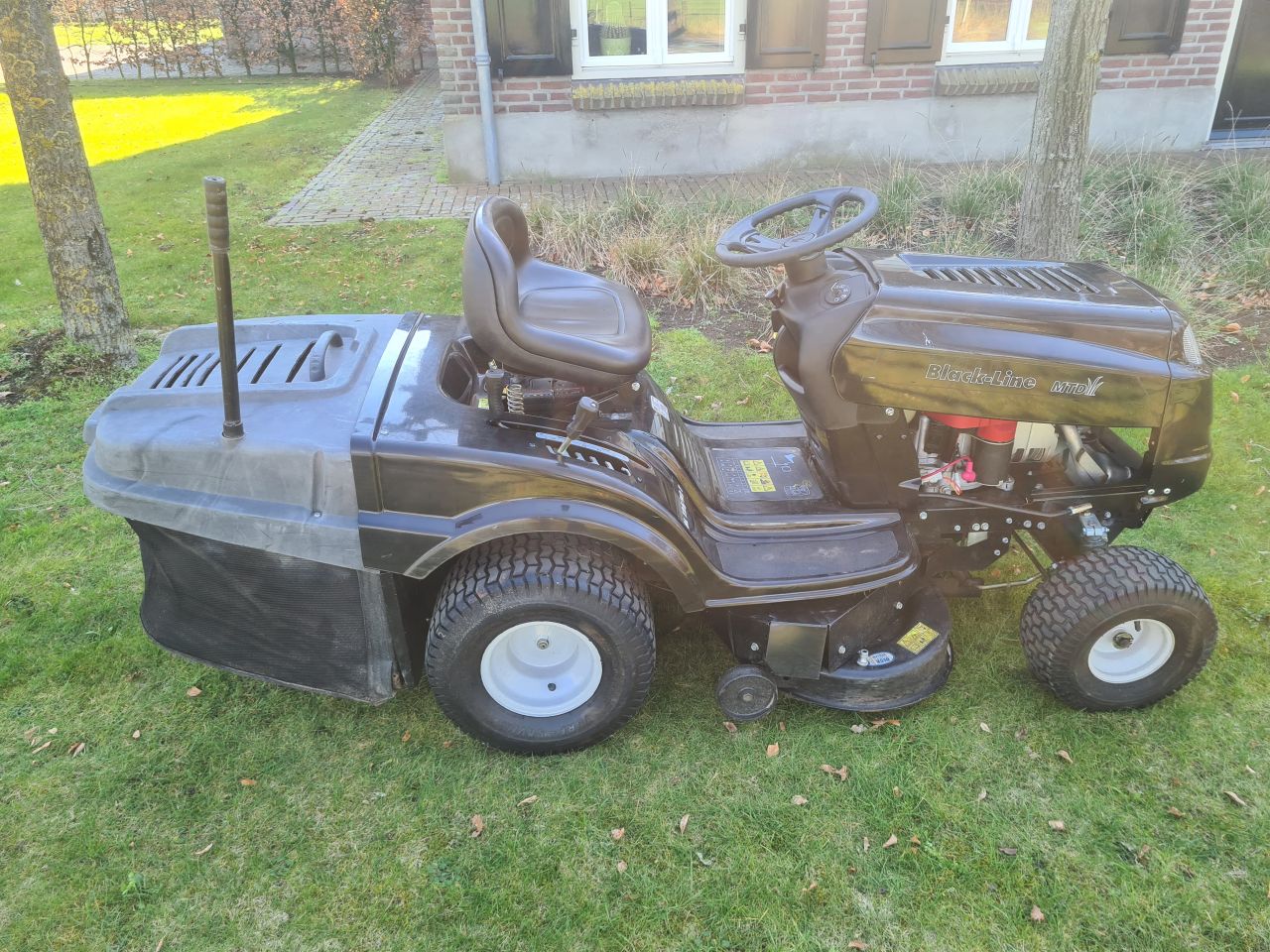 MTD zitmaaier met opvangbak.