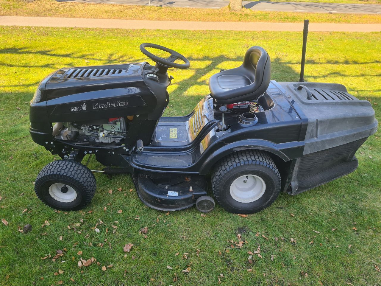 MTD zitmaaier met opvangbak.