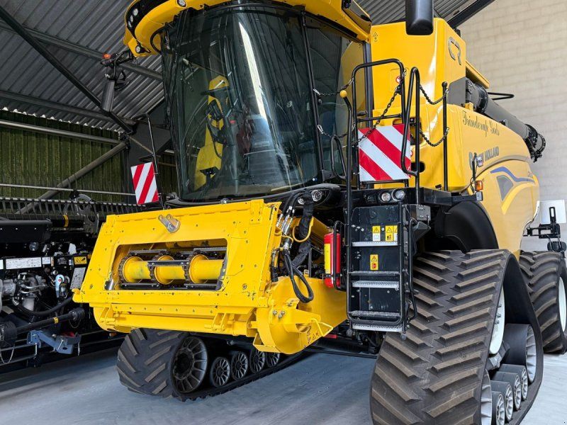 New Holland CR10.90 + 45” MacDon FD245