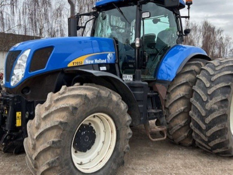New Holland T7050