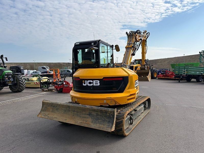 JCB 86C-2 mit Verstellausleger