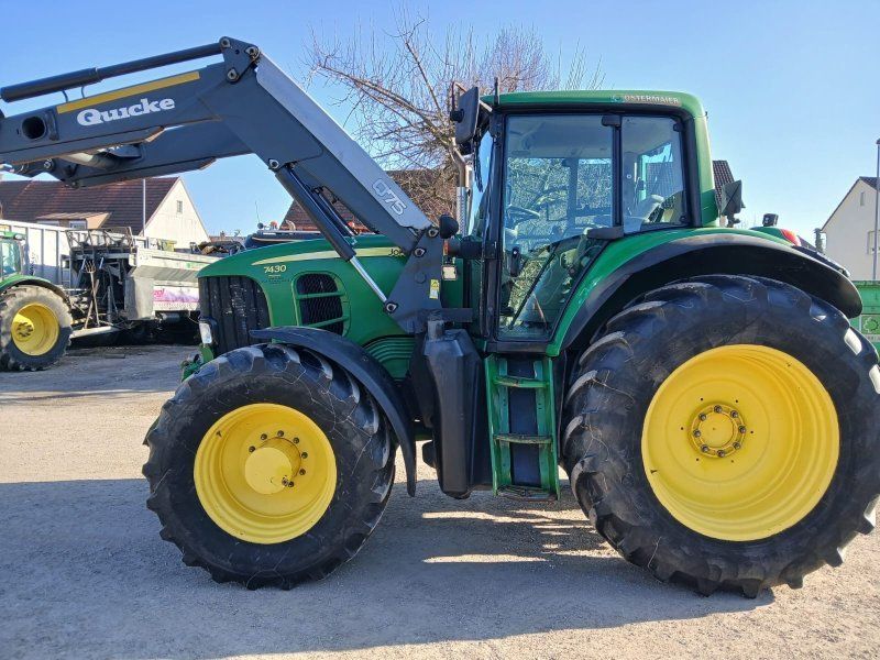 John Deere 7430
