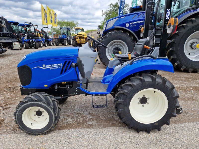 New Holland Boomer 25