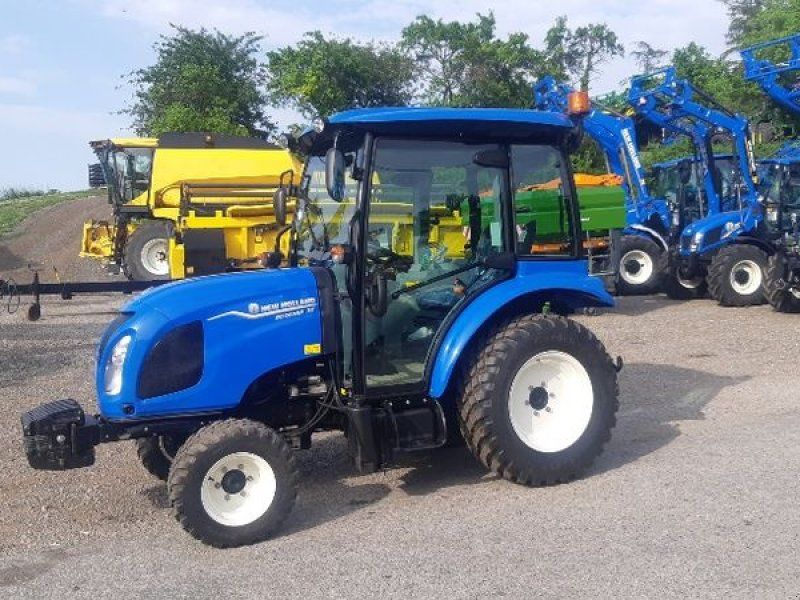 New Holland Boomer 35
