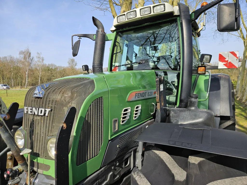 Fendt 820 Com3 Vario TMS mit Trible GPS.