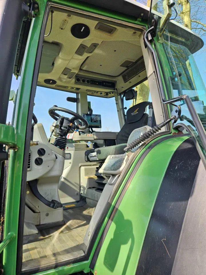 Fendt 820 Com3 Vario TMS mit Trible GPS.