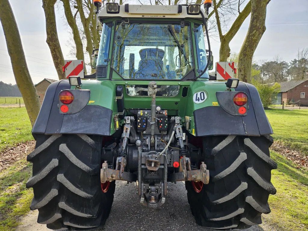 Fendt 820 Com3 Vario TMS mit Trible GPS.