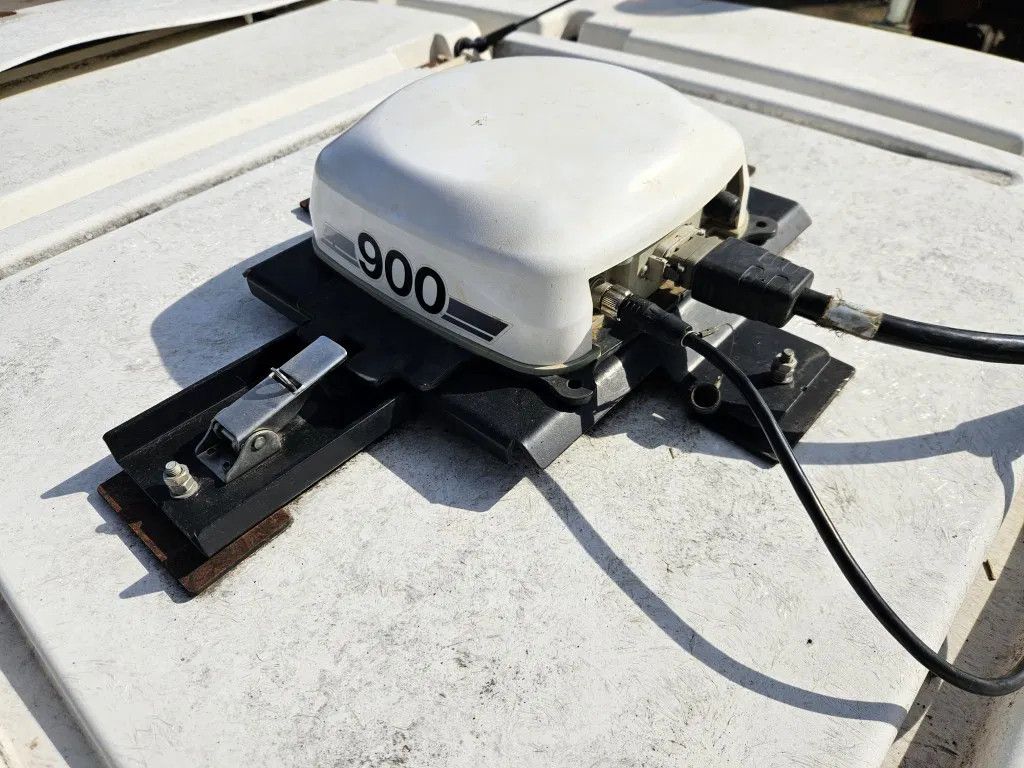 Fendt 820 Com3 Vario TMS mit Trible GPS.