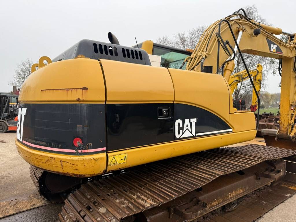 CAT 318 C L