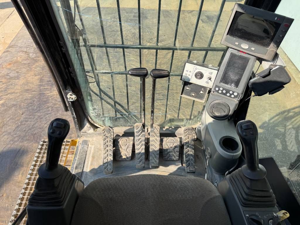 CAT 345C - Tilting Cabin / Adjustable Undercarriage