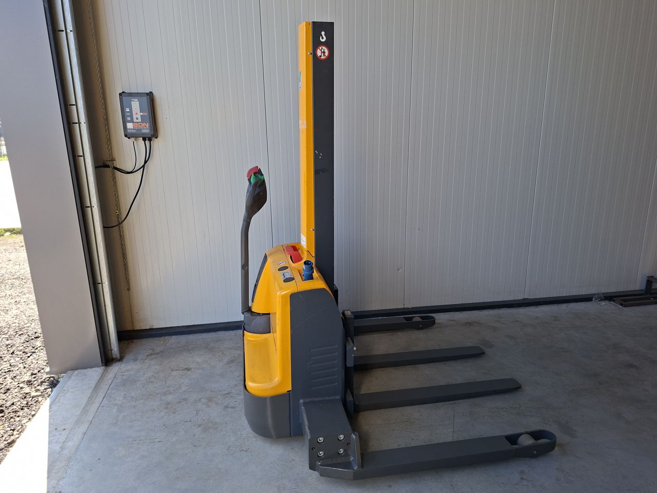 Jungheinrich EMC B10 breedspoort 158 cm accu`s 2024