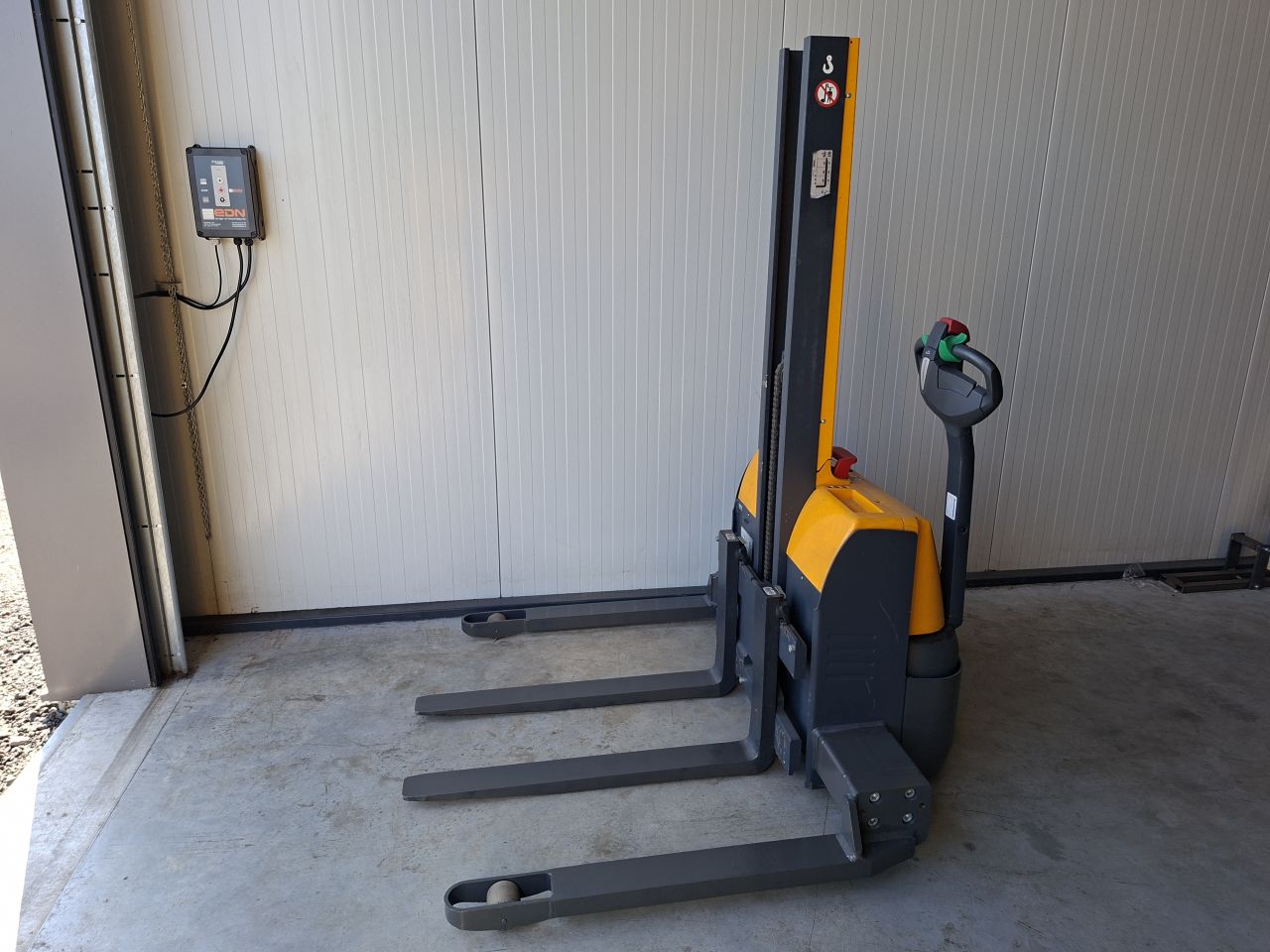 Jungheinrich EMC B10 breedspoort 158 cm accu`s 2024