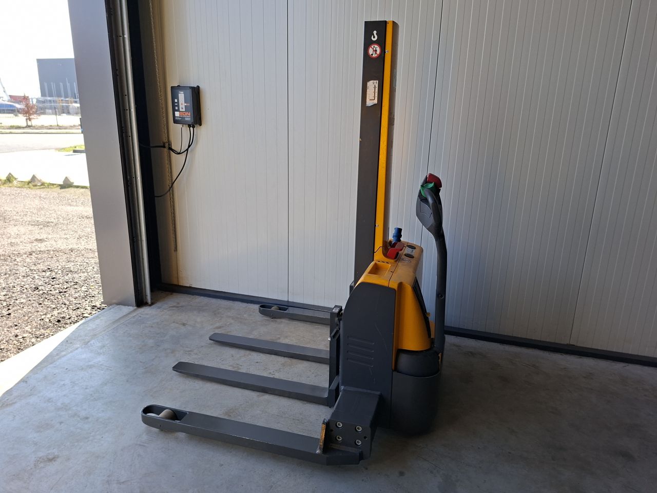 Jungheinrich EMC B10 breedspoort 158 cm accu`s 2024