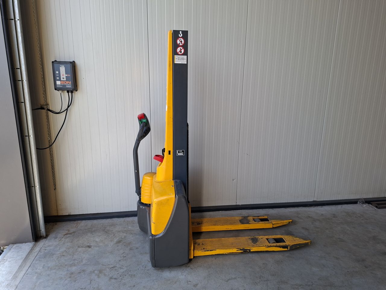 Jungheinrich emc 110 hefhoogte 1565cm nieuwe accu`s