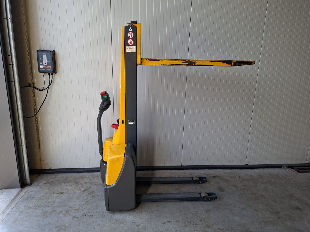 Jungheinrich emc 110 hefhoogte 1565cm nieuwe accu`s