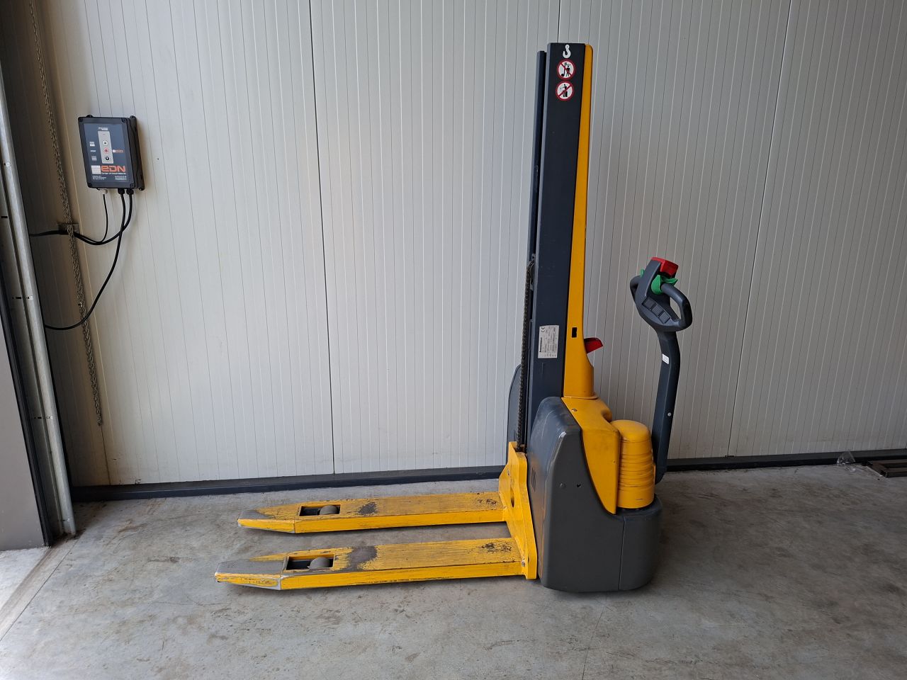 Jungheinrich emc 110 hefhoogte 1565cm nieuwe accu`s