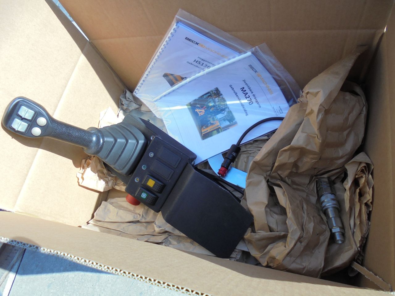 Becx arm met heggensnoeier