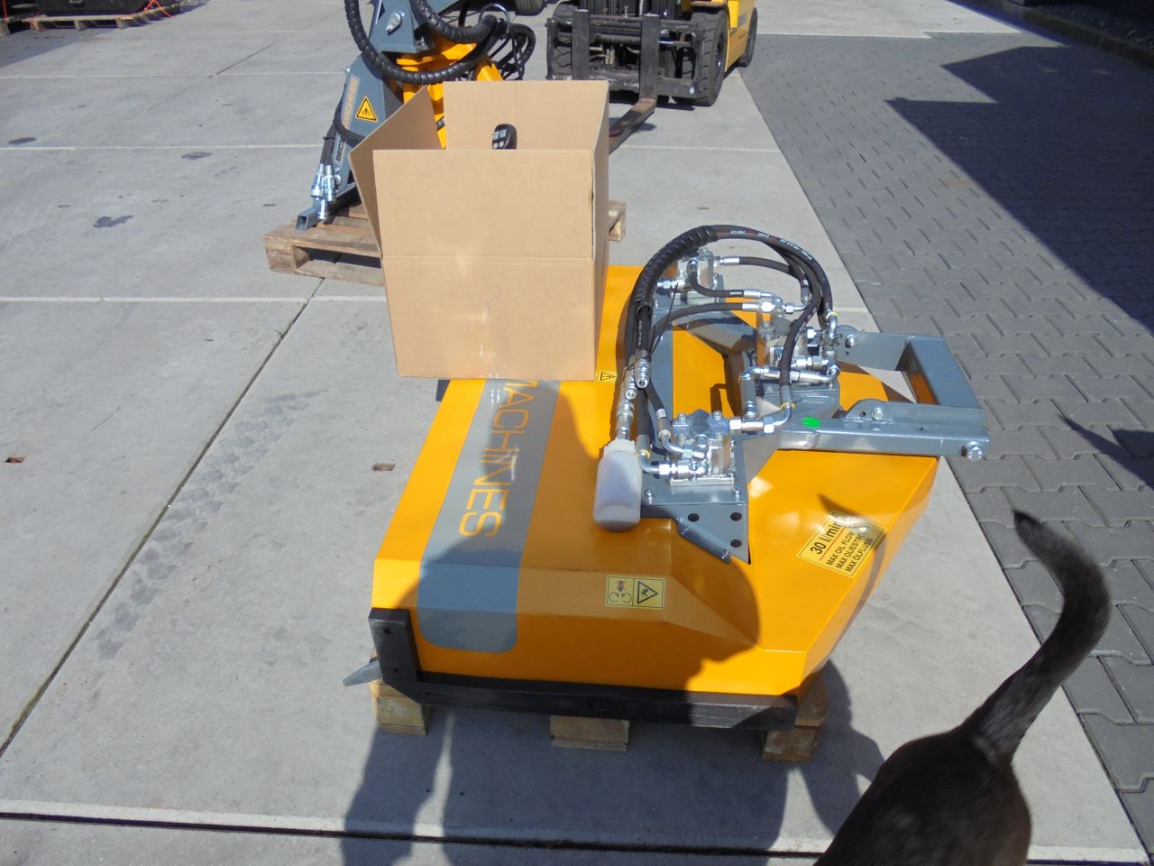 Becx arm met heggensnoeier