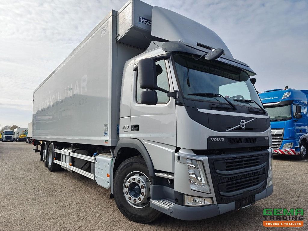Volvo FM 330 6x2/4 DayCab Euro6B - Kühl-/Gefrierbox 9,8 m + FrigoBlock FK25SL + Ladebordwand 2000 kg - Staufächer