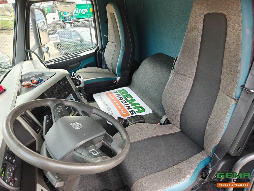 Volvo FM 330 6x2/4 DayCab Euro6B - Kühl-/Gefrierbox 9,8 m + FrigoBlock FK25SL + Ladebordwand 2000 kg - Staufächer