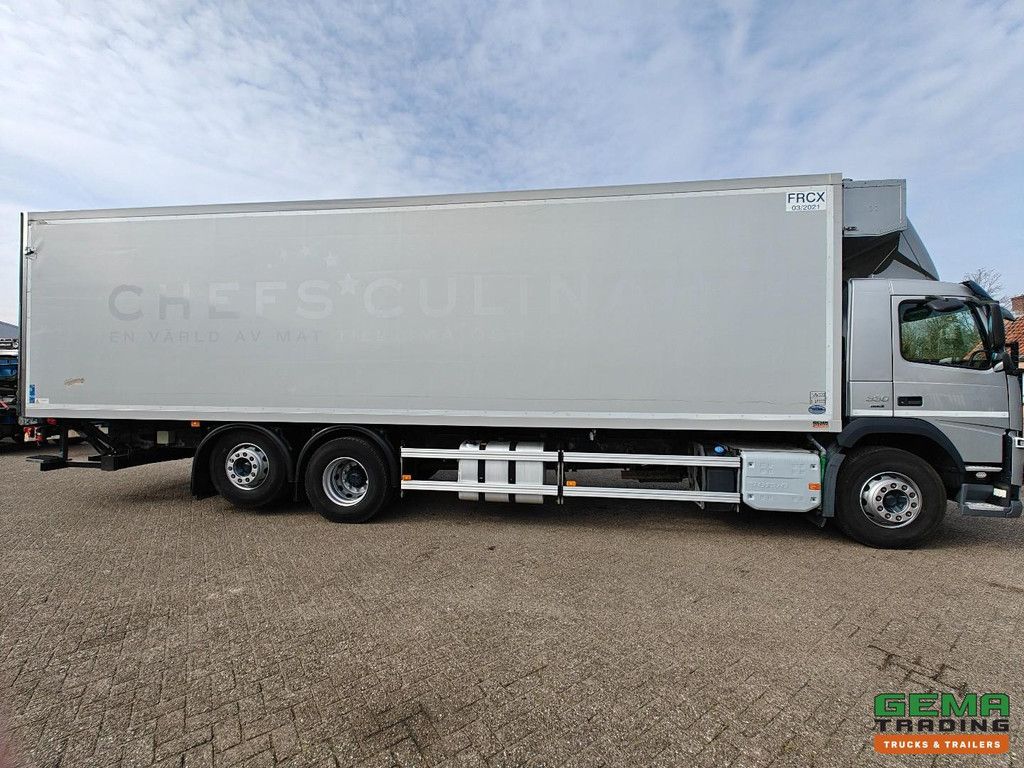 Volvo FM 330 6x2/4 DayCab Euro6B - Kühl-/Gefrierbox 9,8 m + FrigoBlock FK25SL + Ladebordwand 2000 kg - Staufächer