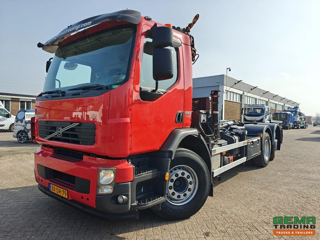 Volvo FE320 6x2/4 Day Cab Euro5 - Hiab Hooklift 21T + Hiab 111ES-2 HIDUO - Vangmuil - 71,500km Original! - MARGIN